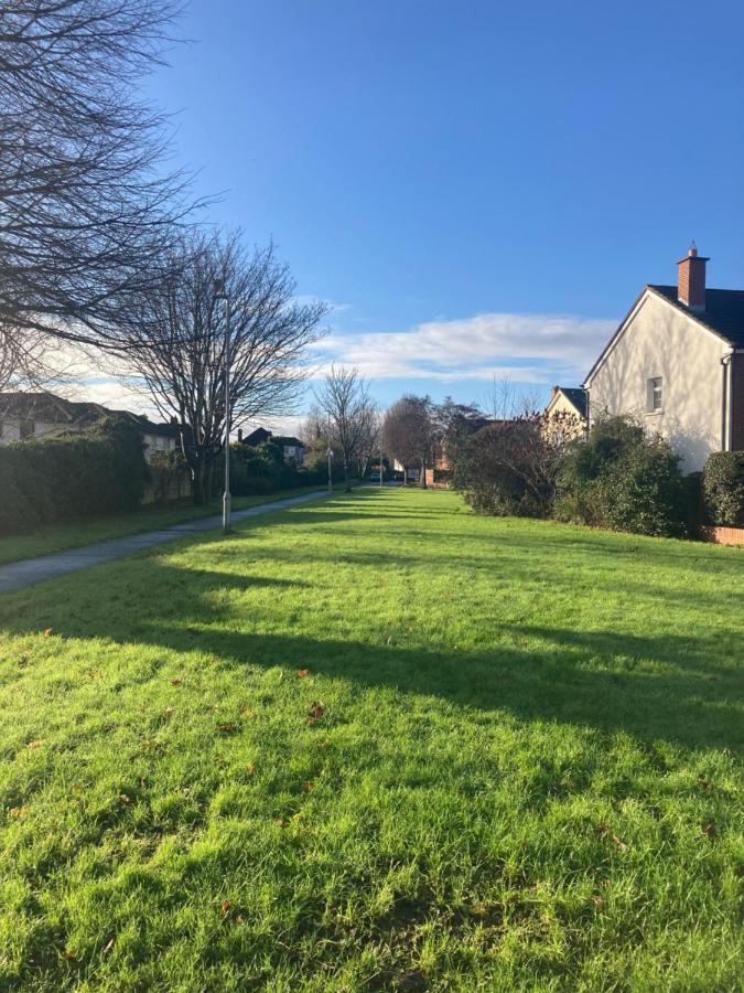 Entire Terraced Two Story Redbrick House With Parking In Secluded Cul De Sac Villa Dublin Bagian luar foto